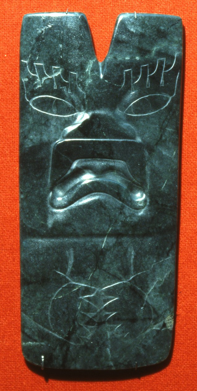 Hacha avec le visage d