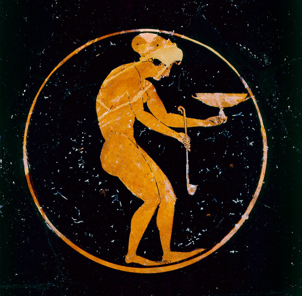 Coupe à figures rouges athénienne avec fille nue avec coupe et louche à l