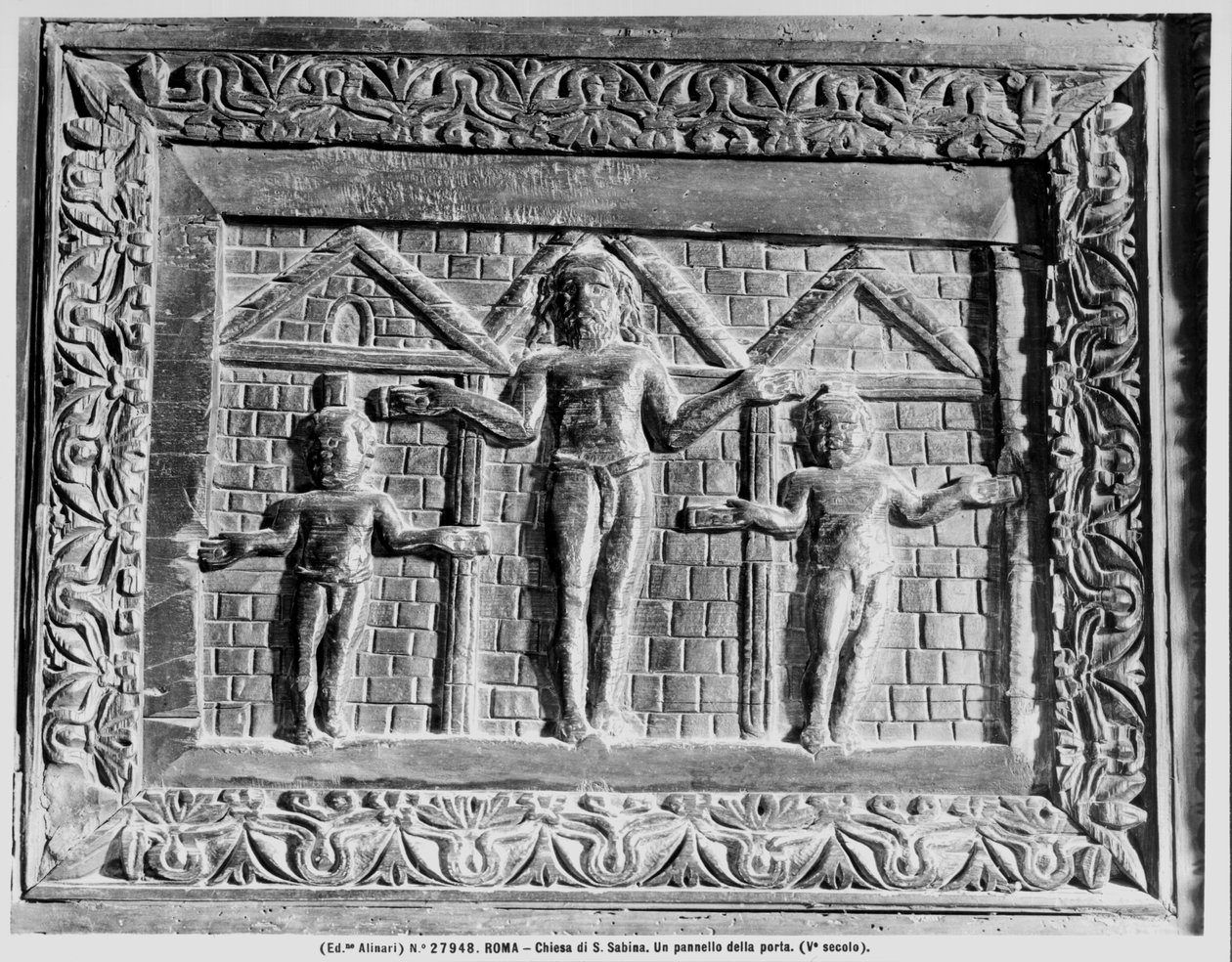 Détail de la Crucifixion de la porte représentant des scènes de l