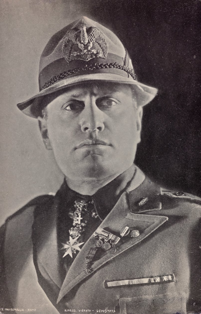 Album "Duce": Benito Mussolini en uniforme de milice - Pandimiglio Pandimiglio