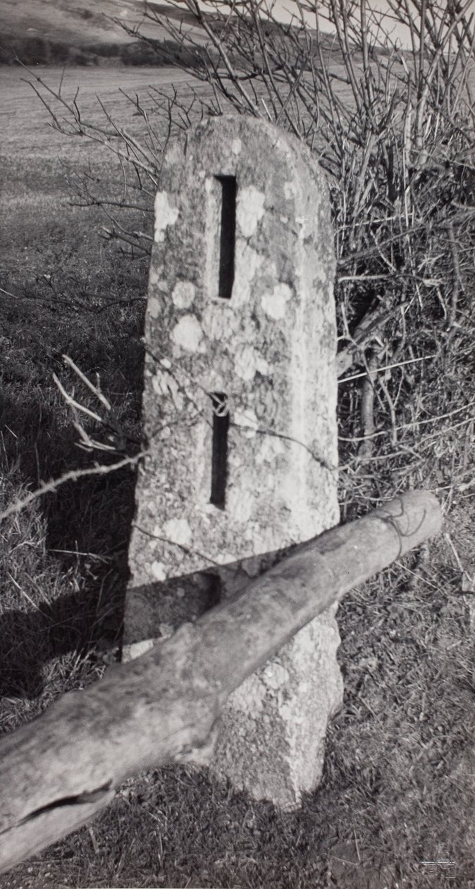 Poste de pierre - Paul Nash