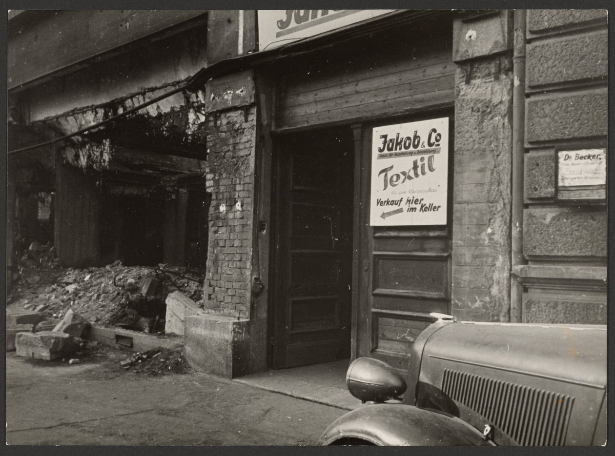 Mayence sur le Rhin, grand magasin détruit sur le marché - Paul Wolff