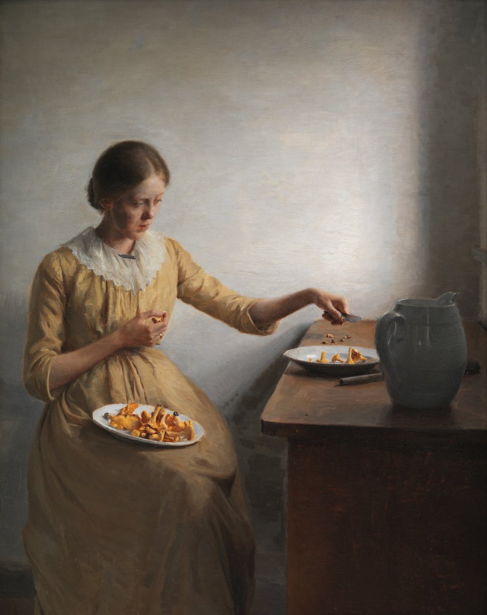 Une jeune fille préparant des chanterelles - Peter Vilhelm Ilsted