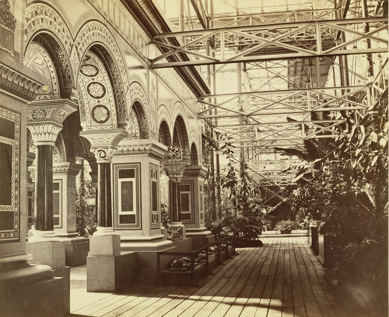Sydenham : Crystal Palace, Entrée de la Cour byzantine, 1854 - Philip Henry Delamotte