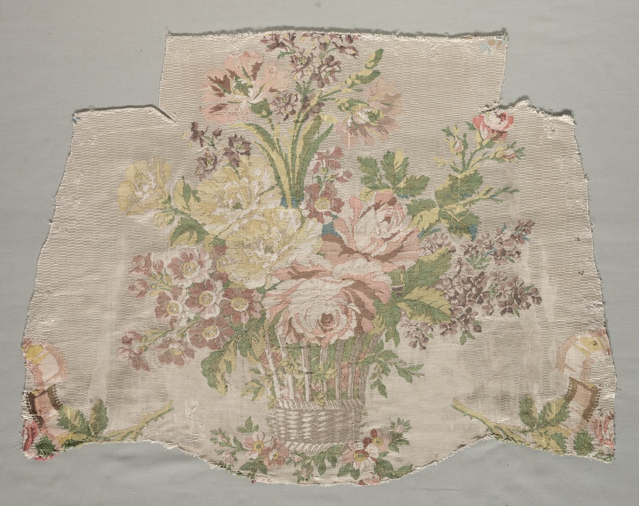 Fragment de soie, partie du panneau appelé Le panier fleuri - Philippe de Lasalle