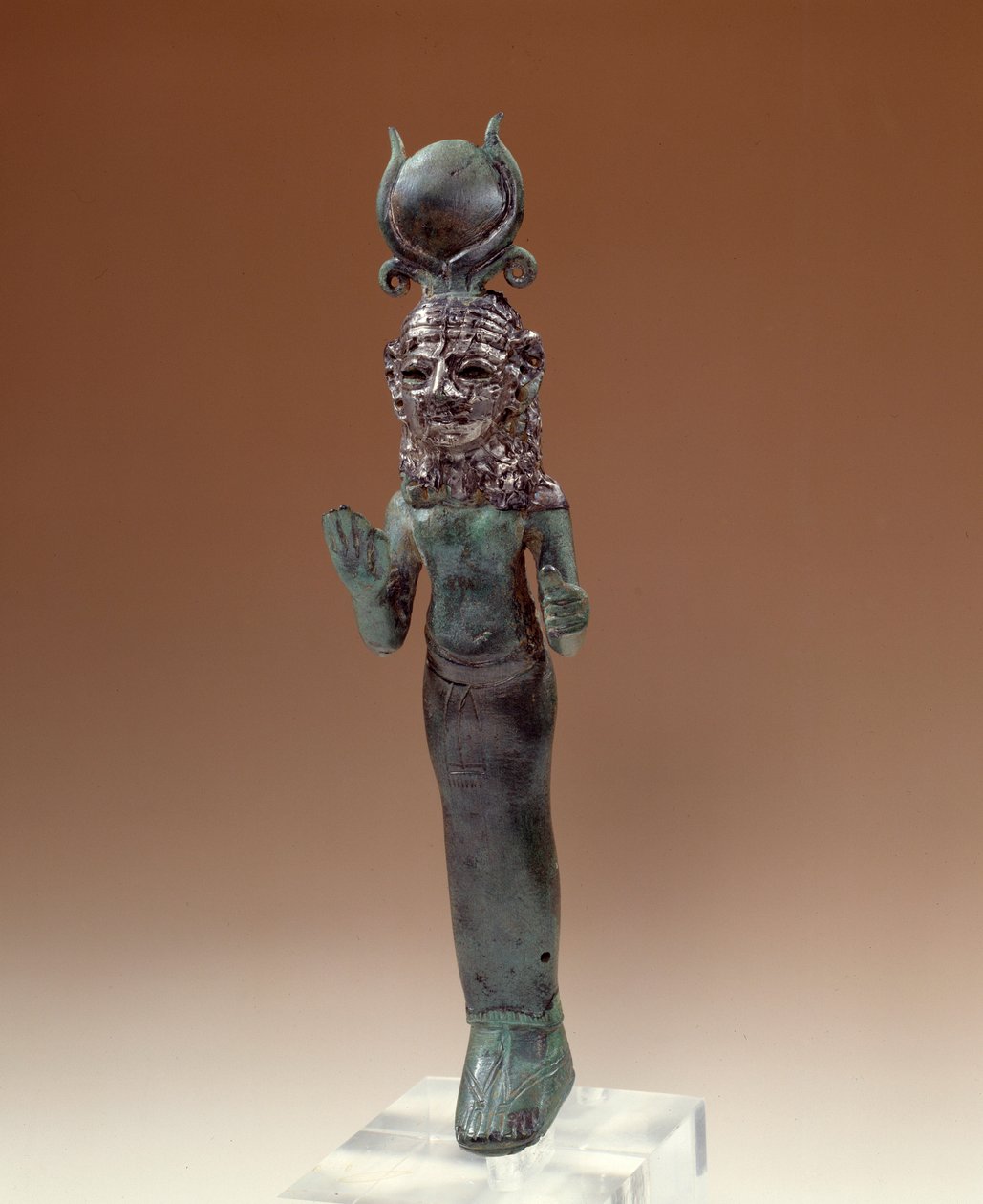 Antiquités orientales : déesse phénicienne. Statuette en bronze et argent. 700-600 av. J.-C. Paris, Musée du Louvre - Phoenician