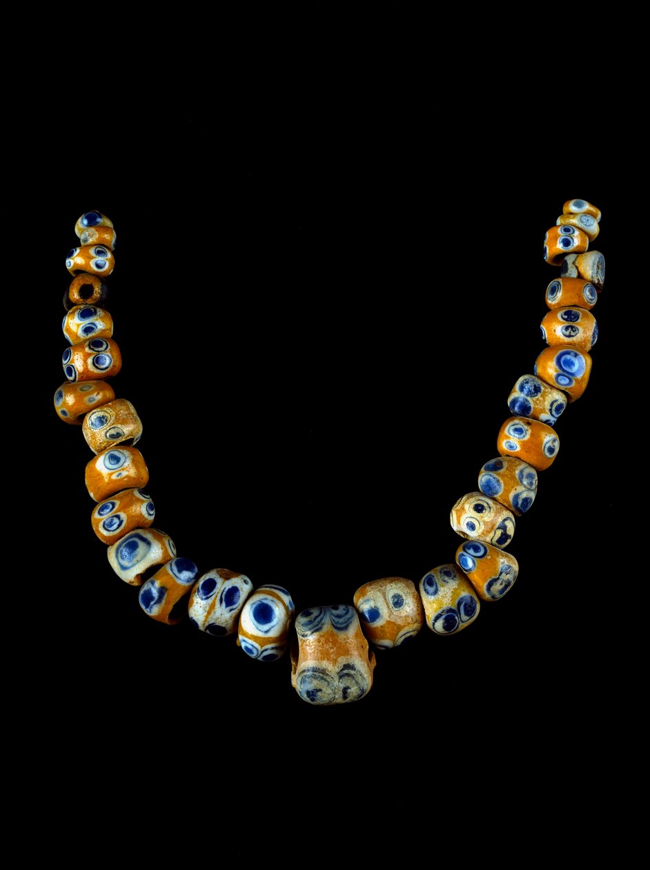 Art phénicien : collier en pâte de verre. 4ème-3ème siècle av. J.-C. Musée archéologique de la Villa Giulia, Rome - Phoenician