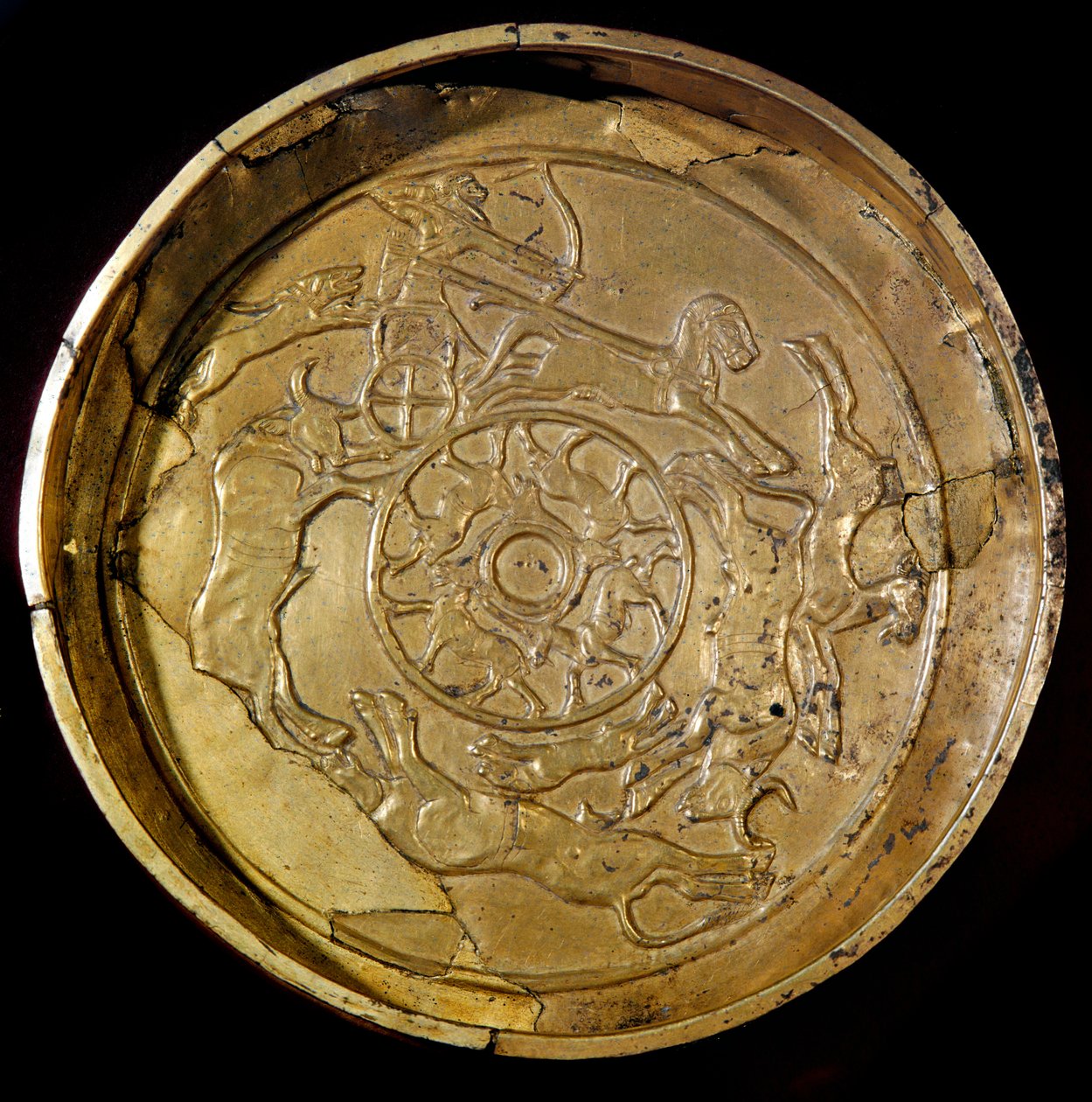 Art phénicien : plat en or décoré d