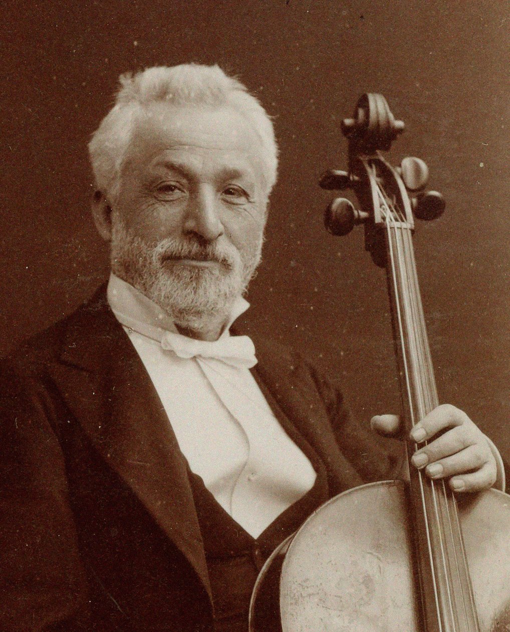 Portrait du compositeur et violoncelliste Gaetano Braga 1829-1907, vers 1875 - Photo studio Nadar.
