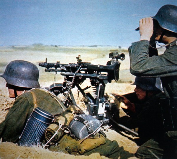 Mitrailleuse allemande MG34 montée sur trépied pour tir soutenu - Photographer German