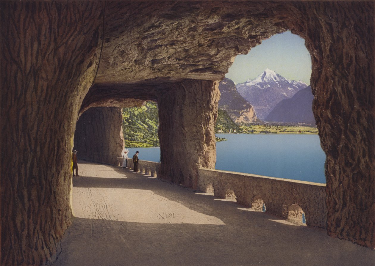 Axenstrafse, Gallerie, Fluelen et le Bristenstock (photo couleur) - Photographer Swiss