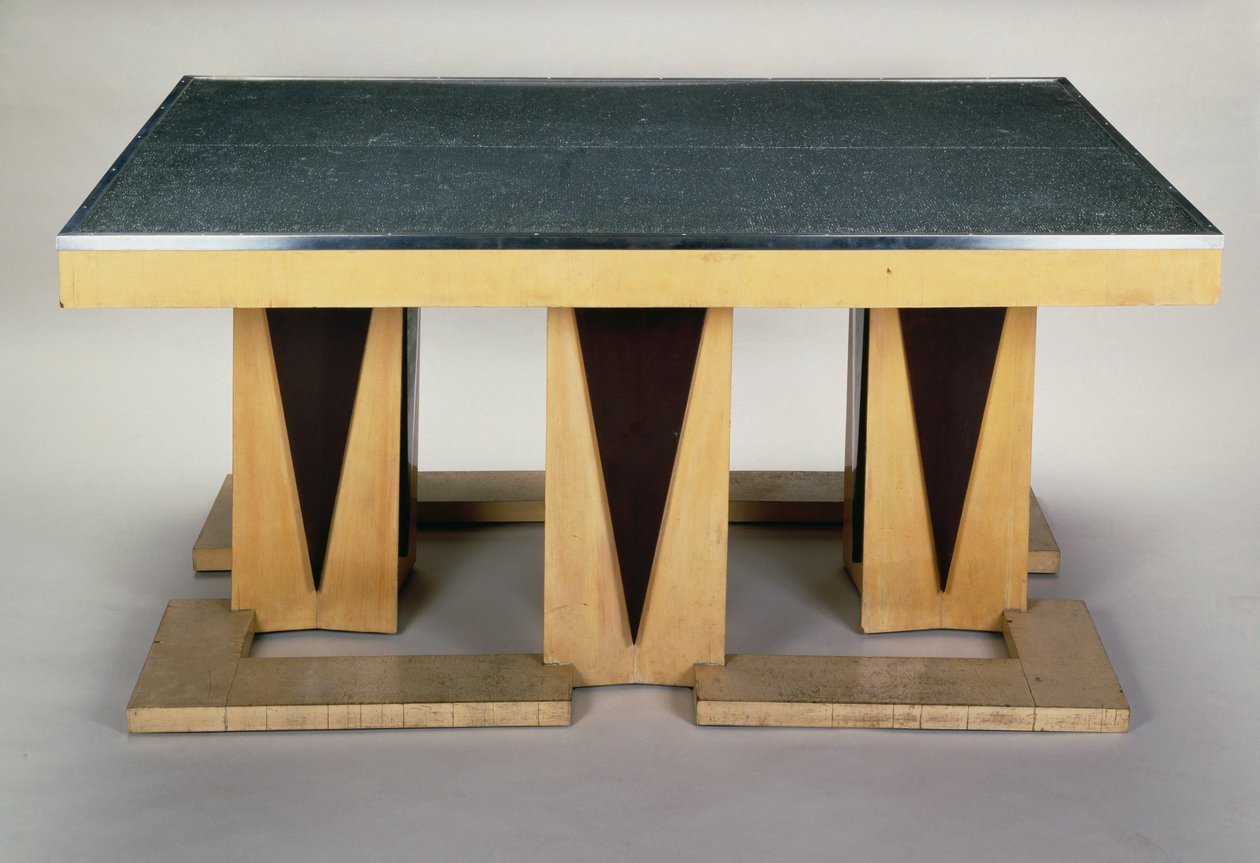 Table, par Pierre-Émile Legrain, en sycomore laqué foncé, style Art déco. France, 20e siècle - Pierre E. Legrain
