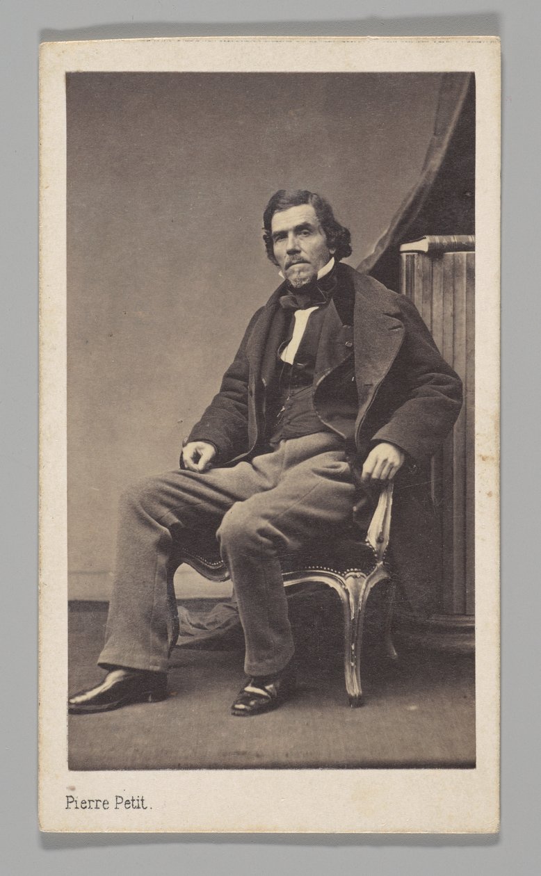[Portrait en studio : Eugène Delacroix assis sur une chaise] - Pierre Petit