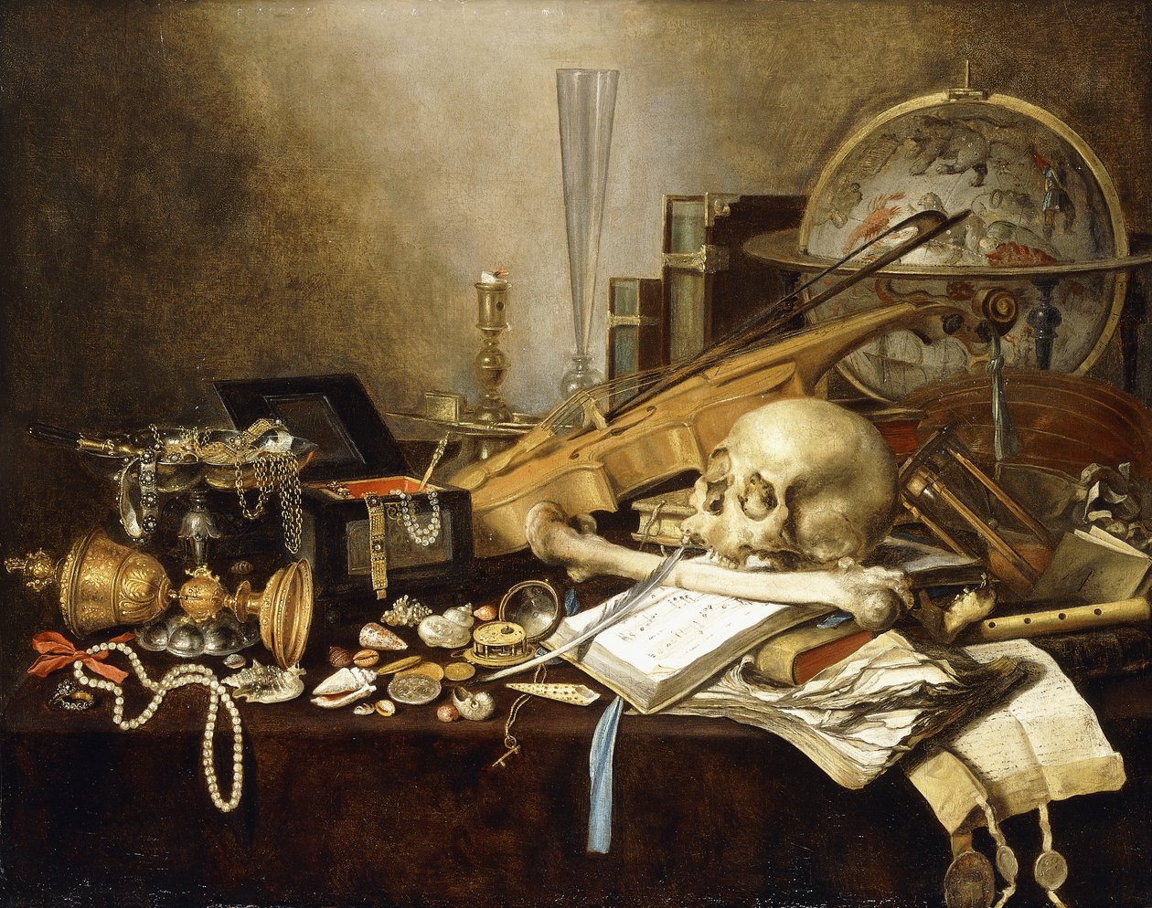 Une nature morte de vanité avec des instruments de musique et des manuscrits, un gobelet doré renversé, un coffret à bijoux, un chandelier, un globe astrologique, un collier de perles, des bijoux, des coquillages, un crâne et un fémur et un sablier sur une - Pieter Claesz