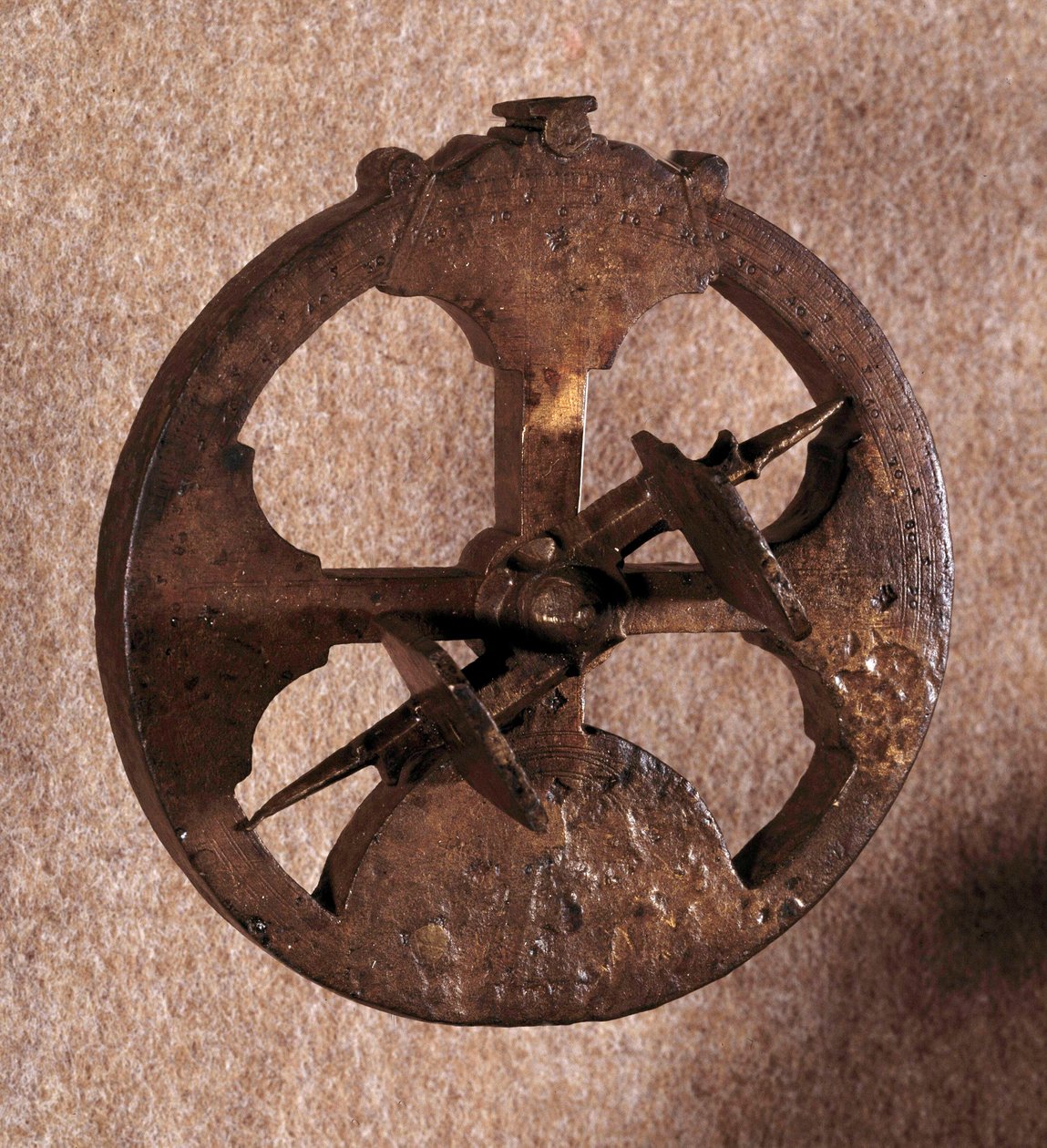 Un astrolabe, instrument de mesure astronomique utilisé par les navigateurs. Fabriqué au Portugal. 1648. - Portuguese School