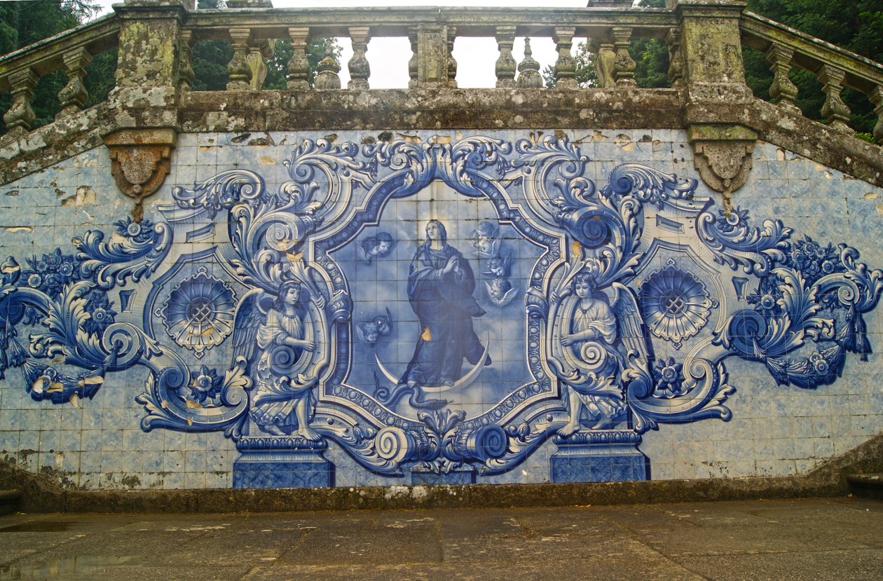 Panneau décoratif montrant la Vierge Marie écrasant le Serpent, Lamego, Portugal. 1738 - Portuguese School