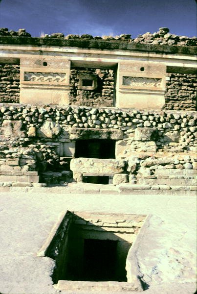 Cour avec pavage en pierre - Pre Columbian Pre Columbian