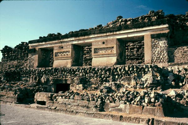 Cour avec pavage en pierre - Pre Columbian Pre Columbian