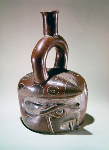 Jarre peinte et incisée ornée de serpents à tête de puma, de Sausal, vallée de Chicama, Pérou - Pre Columbian Pre Columbian