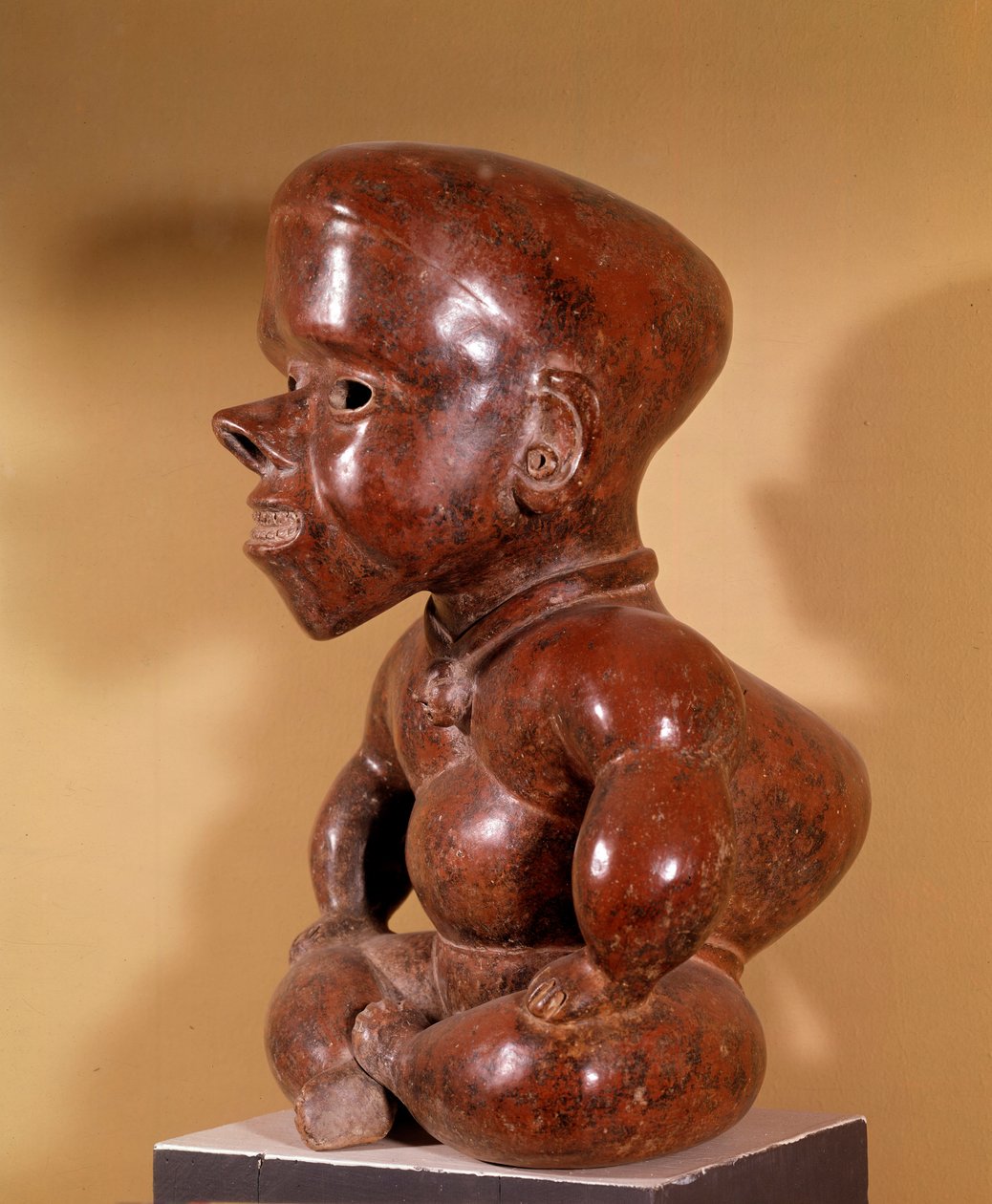 Art précolombien : statuette de bossu nu assis. De Colima. Civilisation des côtes occidentales. 300-1250 après J.-C. Musée archéologique de Guadalajara - Pre Columbian Pre Columbian