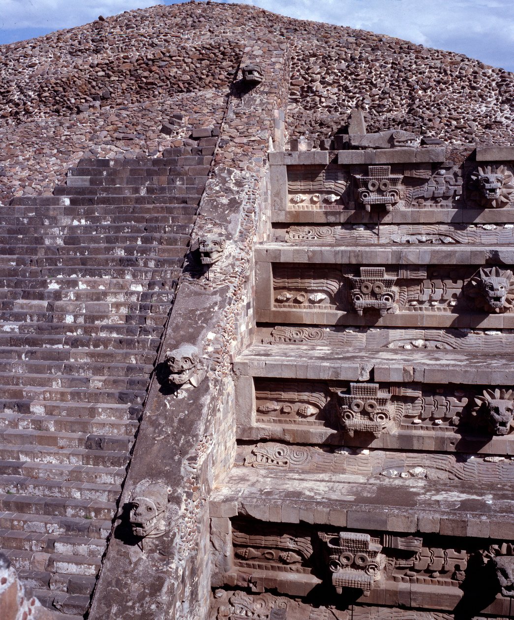 Civilisation précolombienne : vue du site de Teotihuacan (300 av. J.-C. - 600 apr. J.-C.) : le Temple de Quetzalcoatl ou Temple du Serpent à plumes - Pre Columbian Pre Columbian