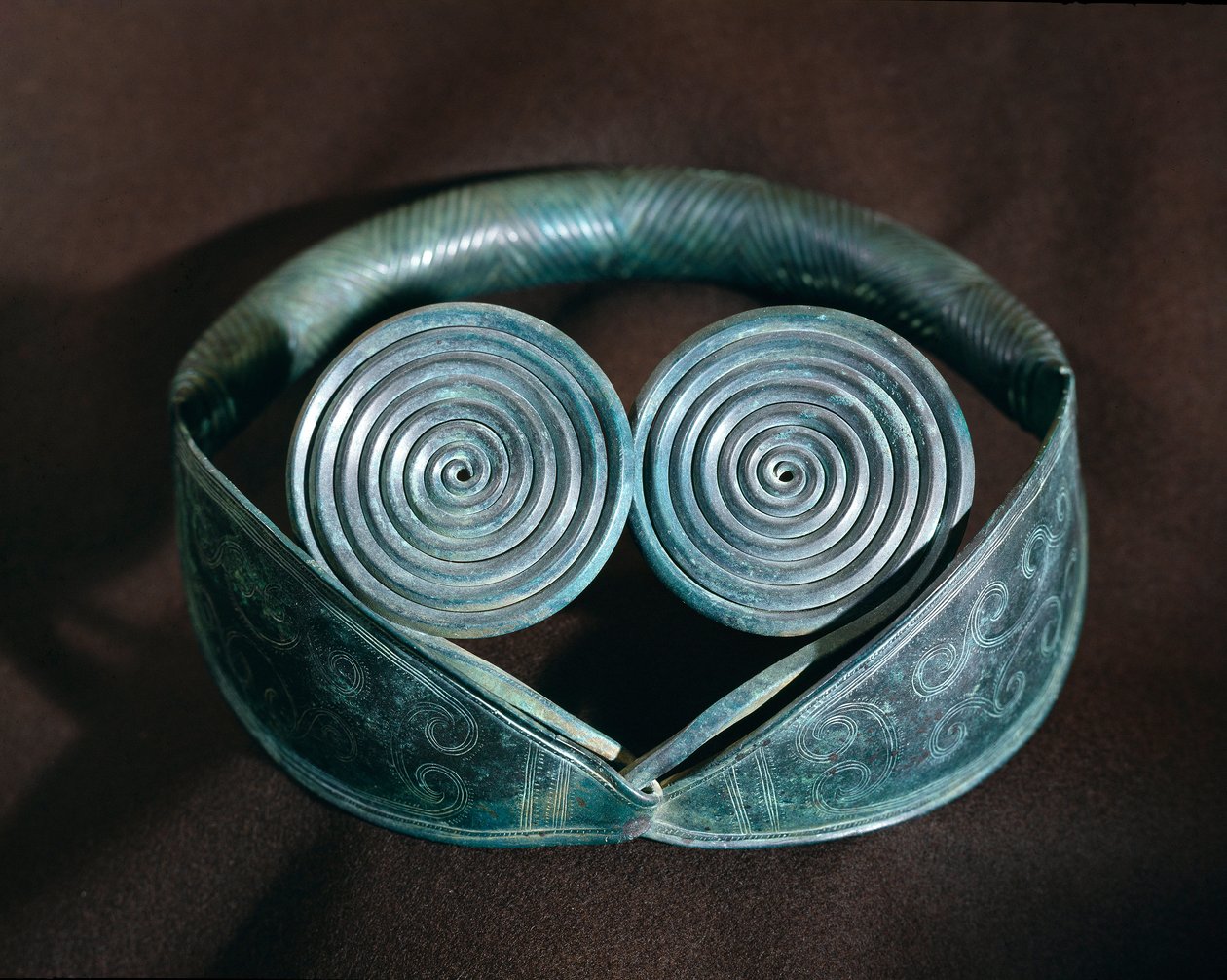 Préhistoire : ornement de cou en métal décoré de spirales de Halland. Musée suédois des antiquités nationales, Stockholm, Suède - Prehistoric Prehistoric