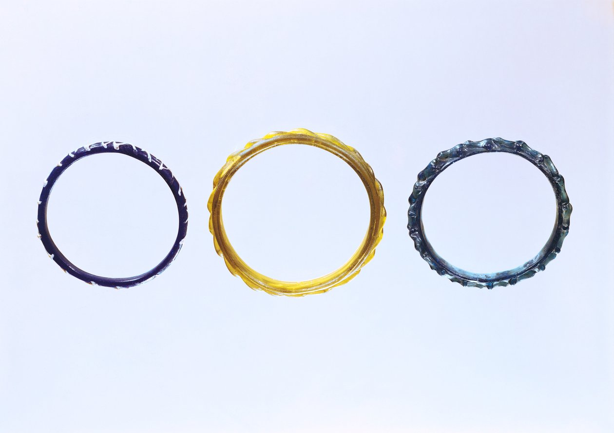 Trois bracelets, de Mathay-Mandeure, IIe-Ier siècle av. J.-C. (verre et émail) - Protohistoric