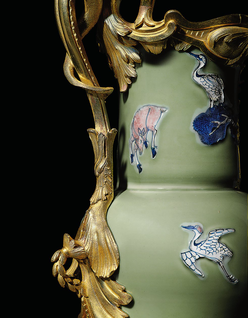 Une paire de verseuses Louis XV, porcelaine 1662-1722, montures vers 1745-49 - Qing Dynasty   Kangxi Period Chinese School