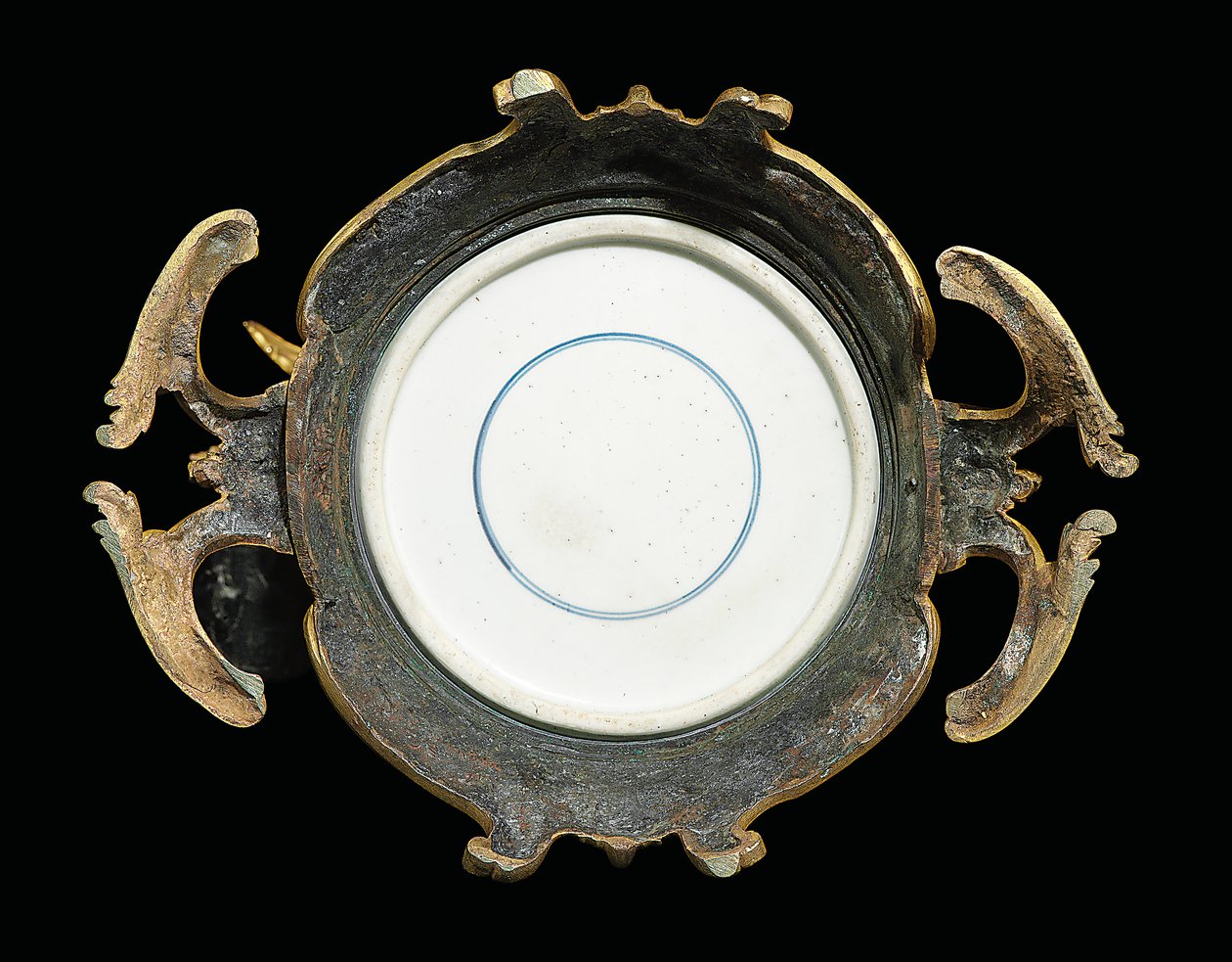 Une paire de verseuses Louis XV, porcelaine 1662-1722, montures vers 1745-49 - Qing Dynasty   Kangxi Period Chinese School