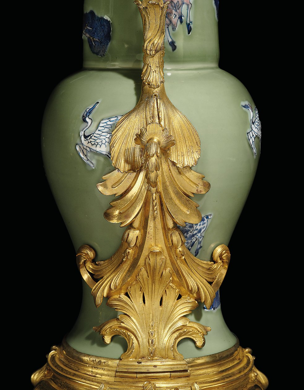Une paire de verseuses Louis XV, porcelaine 1662-1722, montures vers 1745-49 - Qing Dynasty   Kangxi Period Chinese School
