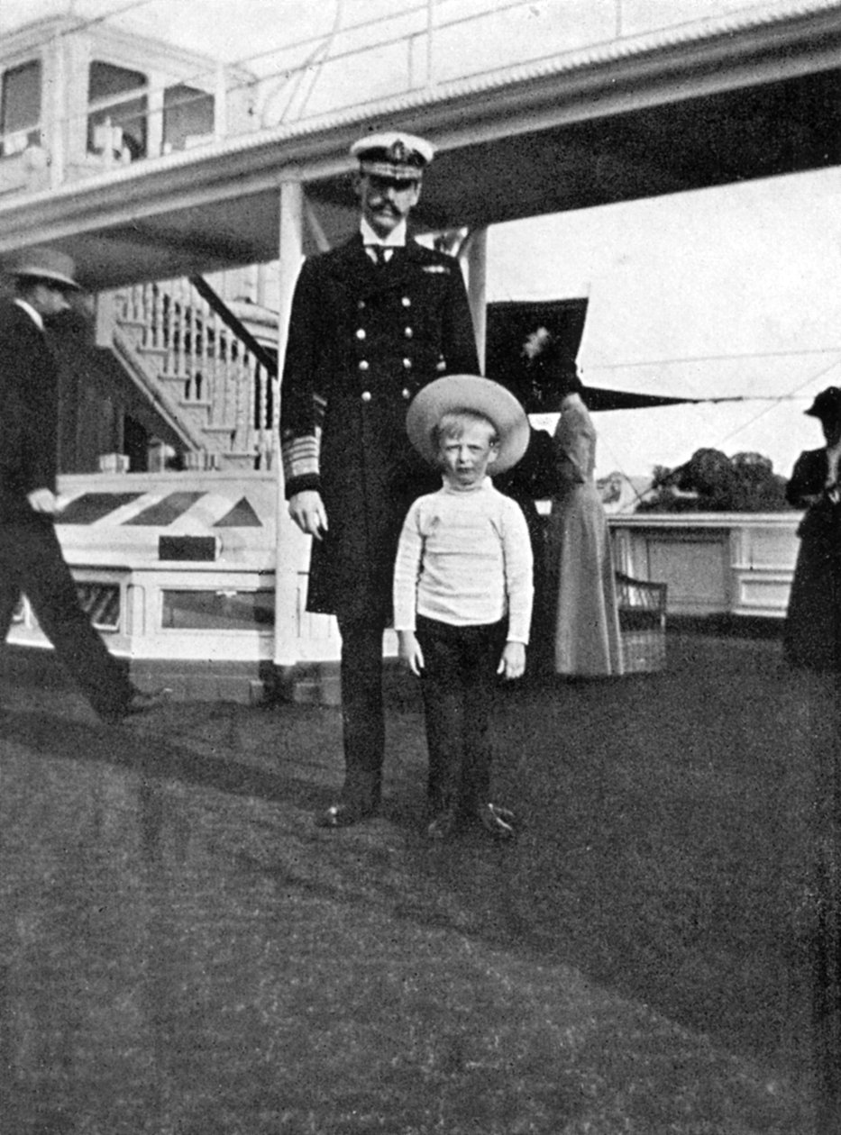 Roi Haakon VII de Norvège 1872-1957 avec son fils Olav 1903-1991, 1908 - Queen Alexandra