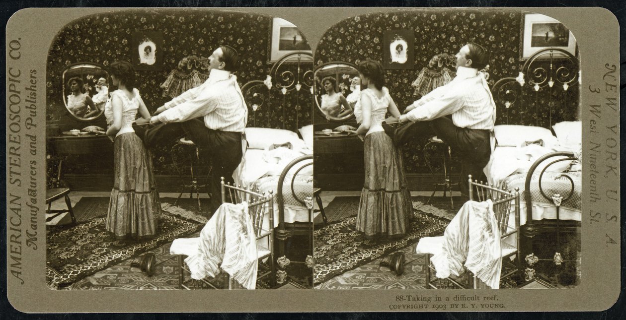 Carte stéréoscopique représentant une femme serrée dans un corset, publiée par l