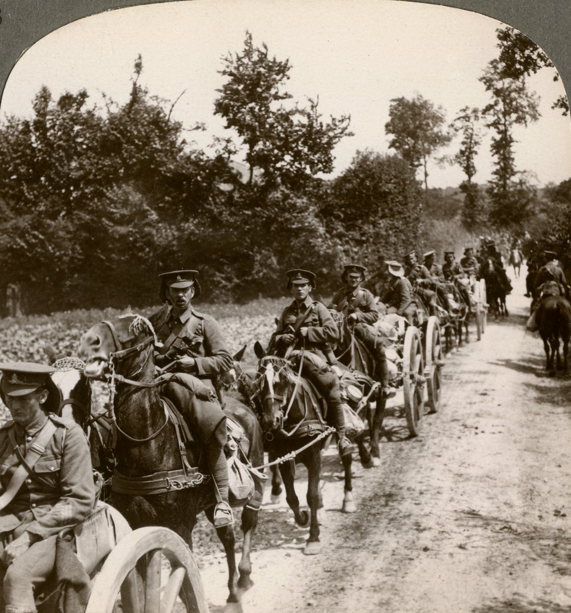 Apport de munitions de réserve, Première Guerre mondiale, 1914-1918 - Realistic Travels Publishers