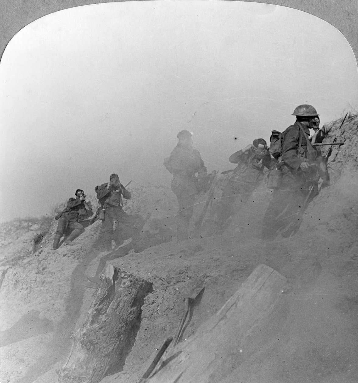 Alerte au gaz !, Loos, France, Première Guerre mondiale, vers 1915-1918 - Realistic Travels Publishers