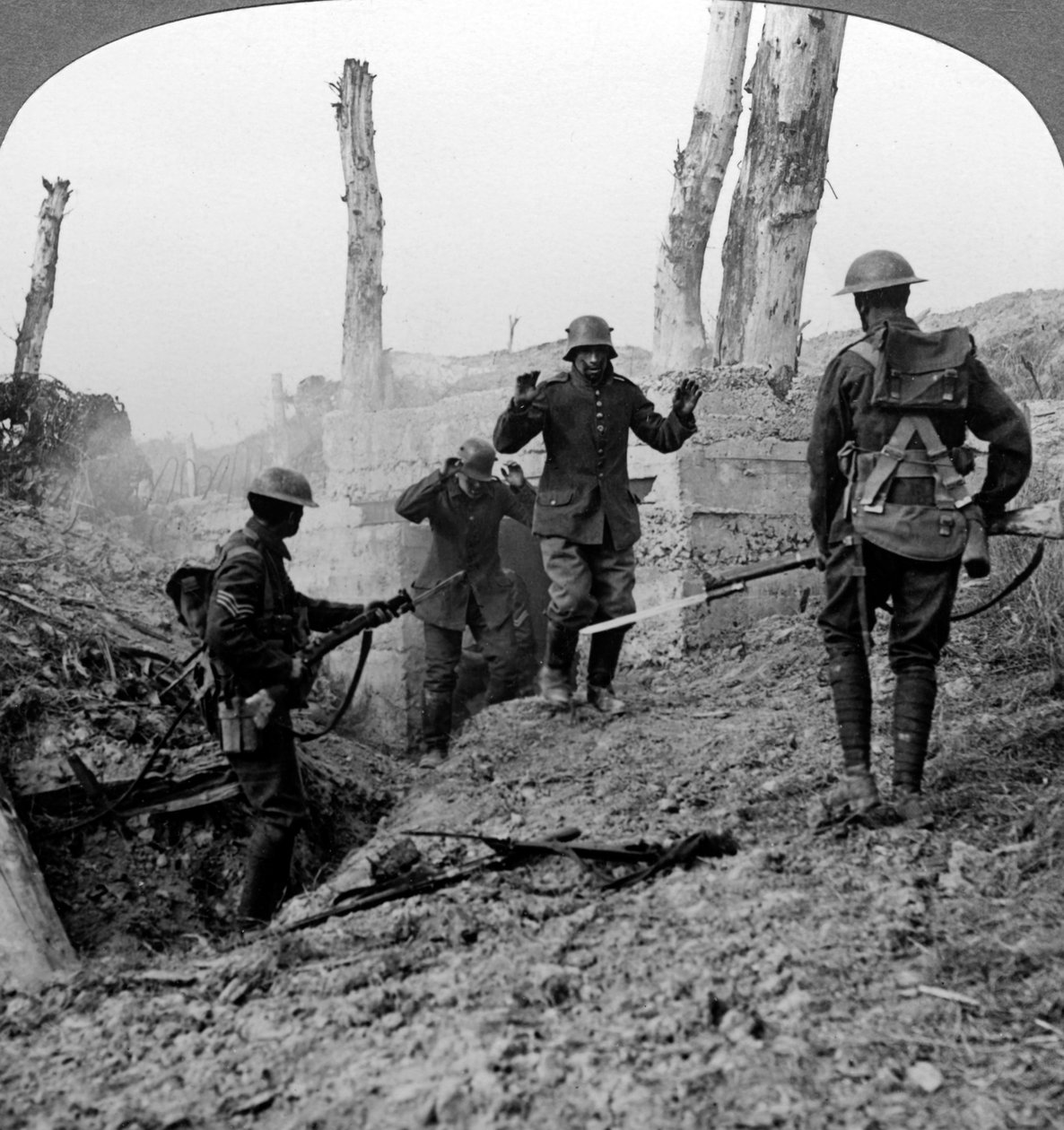 Soldats allemands se rendant, Bullecourt, France, Première Guerre mondiale, 1914-1918 - Realistic Travels Publishers