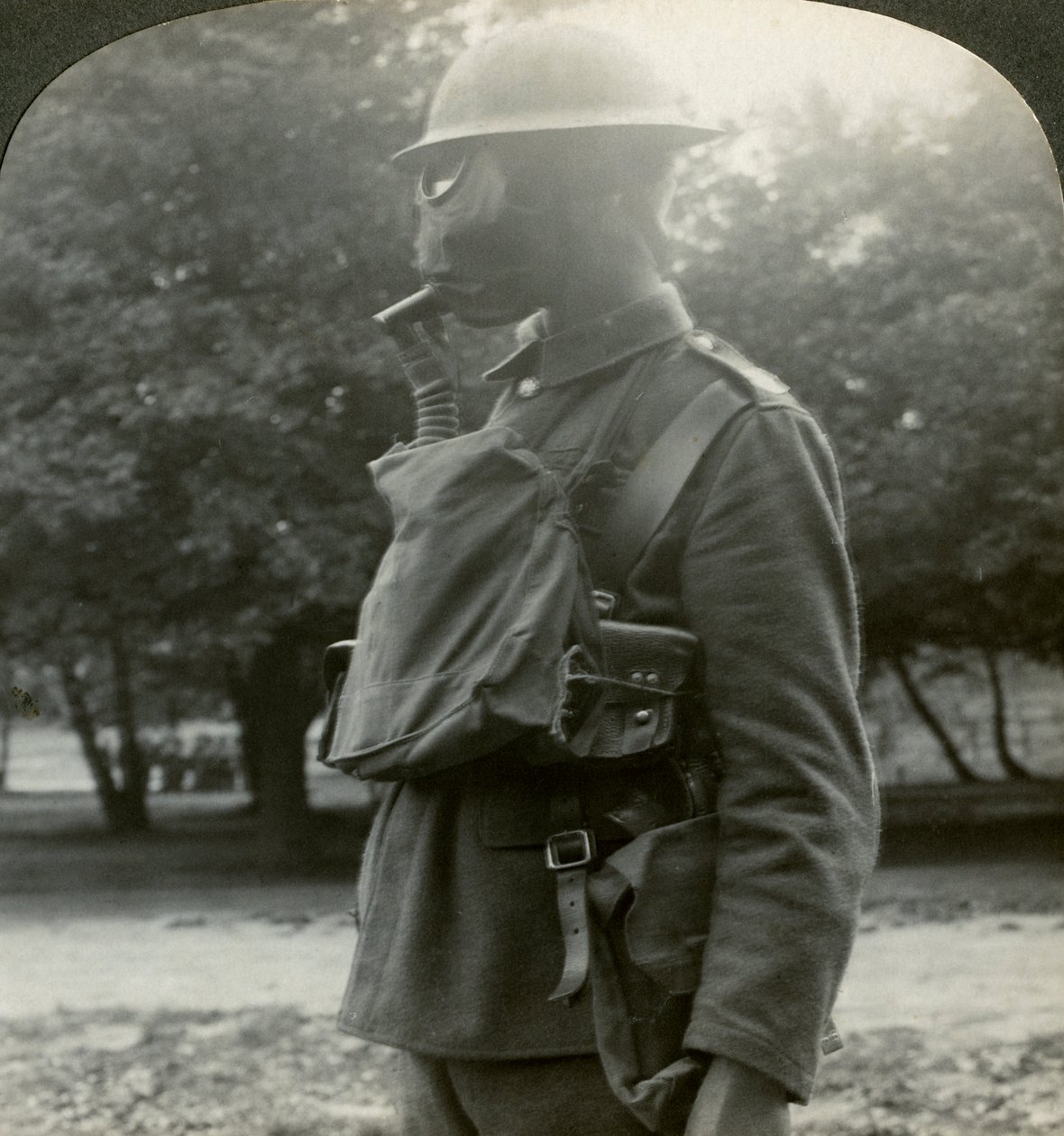 Infanterie équipée des derniers masques à gaz et casques en acier, Première Guerre mondiale, 1915-1918 - Realistic Travels Publishers