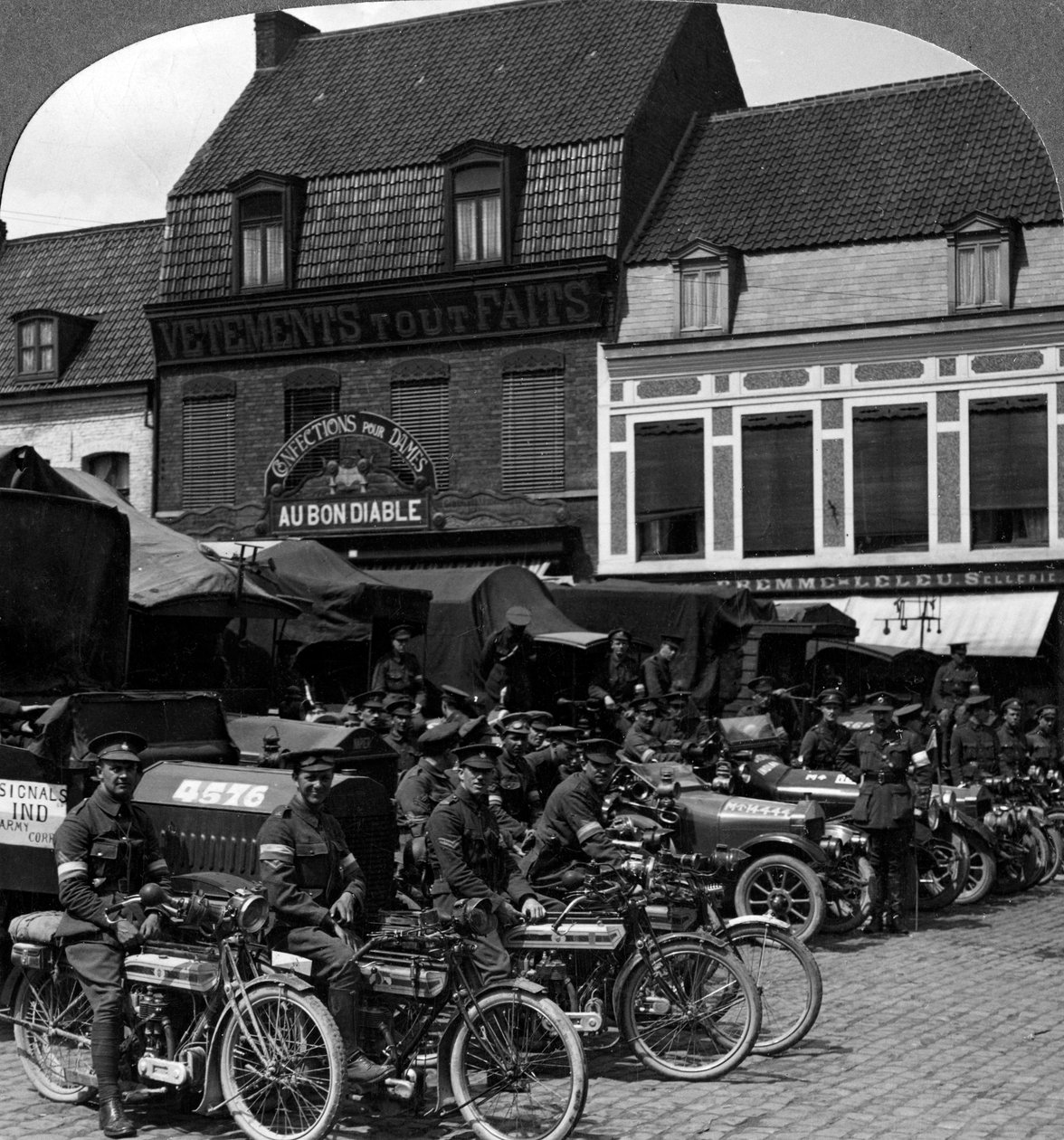 Camions et motos du Corps de l