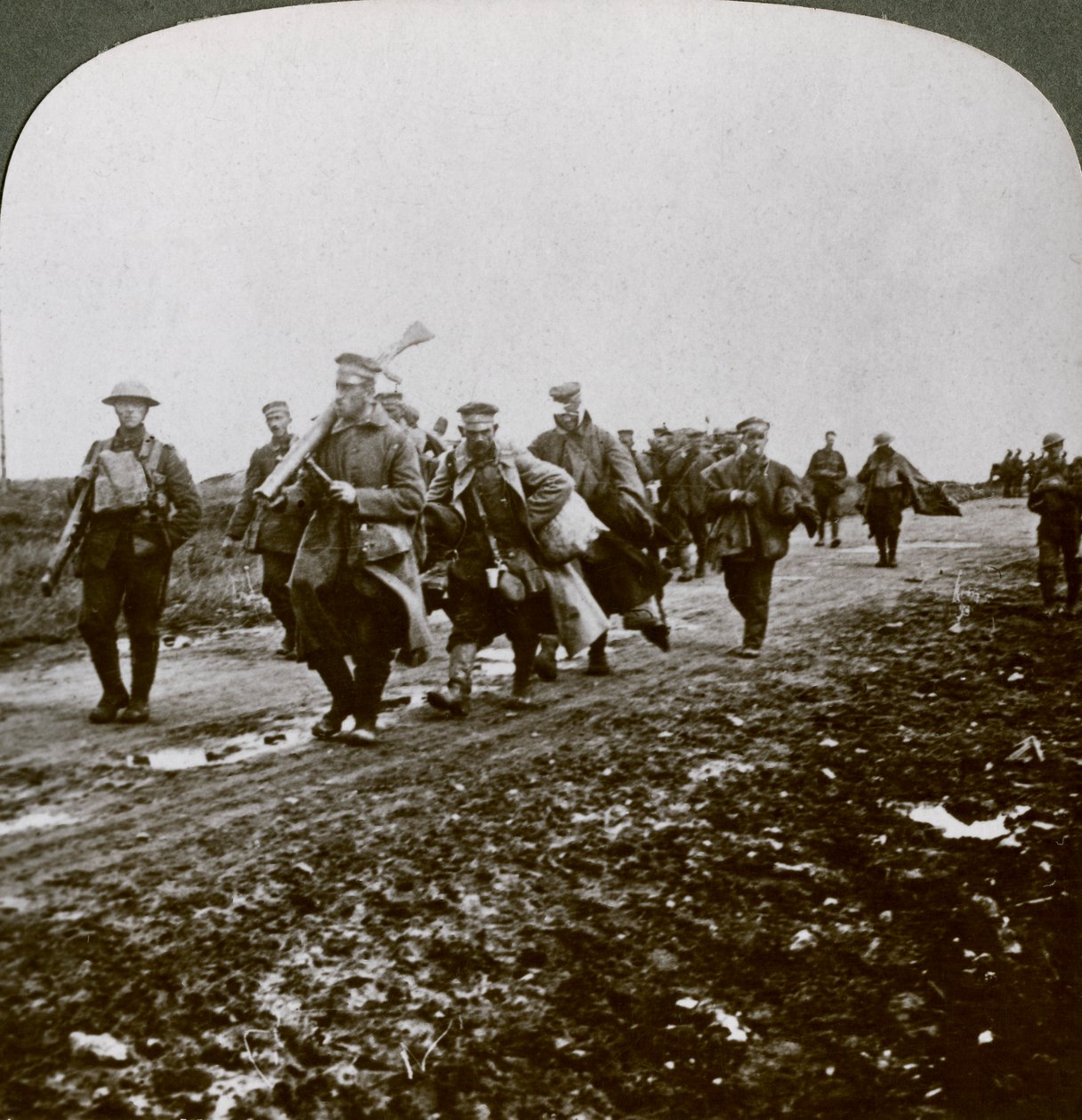 Prussiens capturés par les Old Contemptibles lors de l
