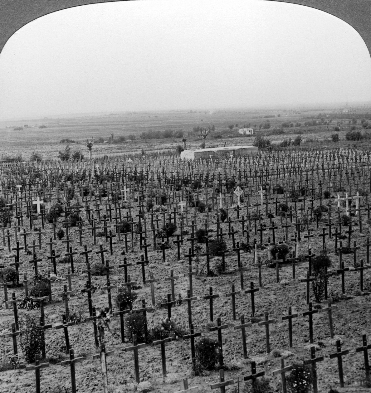 Cimetière de Tyne Cot, crête de Passchendaele, Belgique, Première Guerre mondiale, vers 1918-1919 - Realistic Travels Publishers