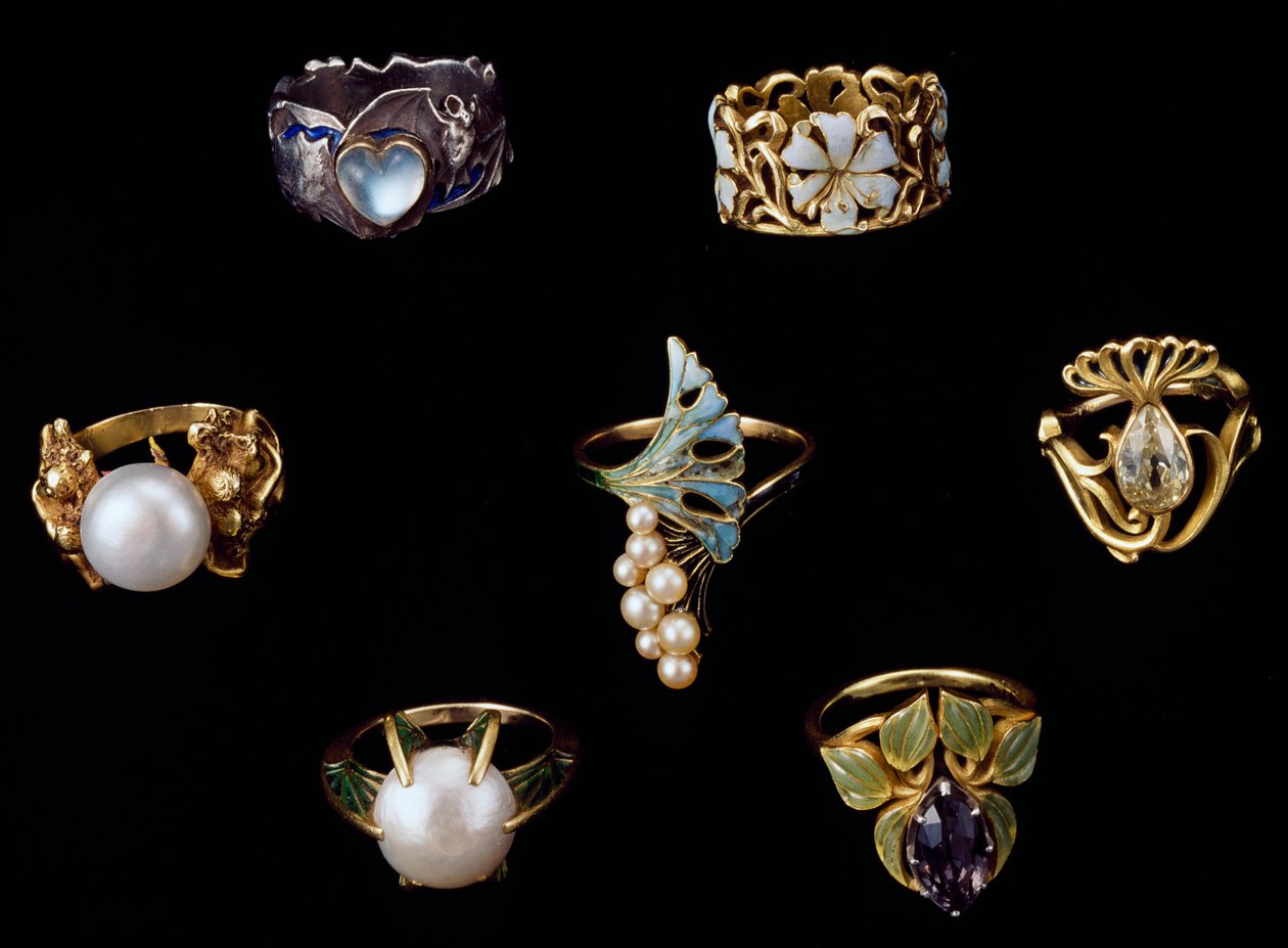 Bagues en or, argent et cuivre avec émail, opale, perles, améthystes et diamants brillants - Rene Jules Lalique
