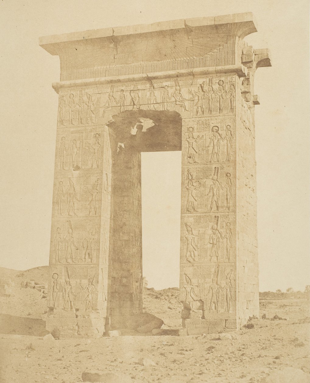 Porte de Ptolémée Philomeder, av. J.-C. 180, Karnac, vers 1856 - Robert Murray.