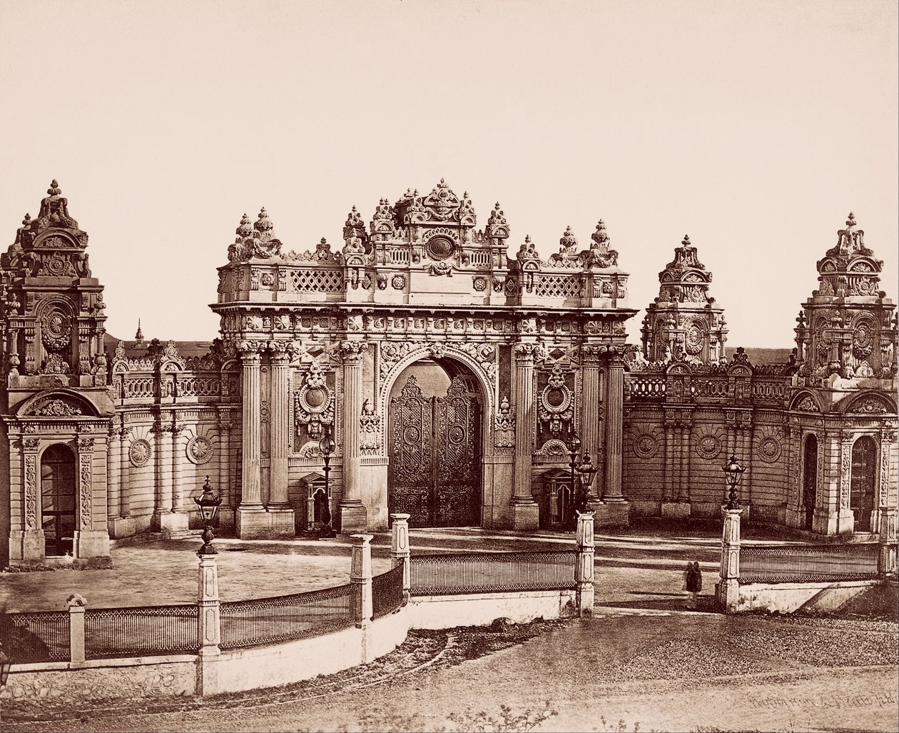 Porte impériale du palais de Dolmabahçe - Robertson and Beato