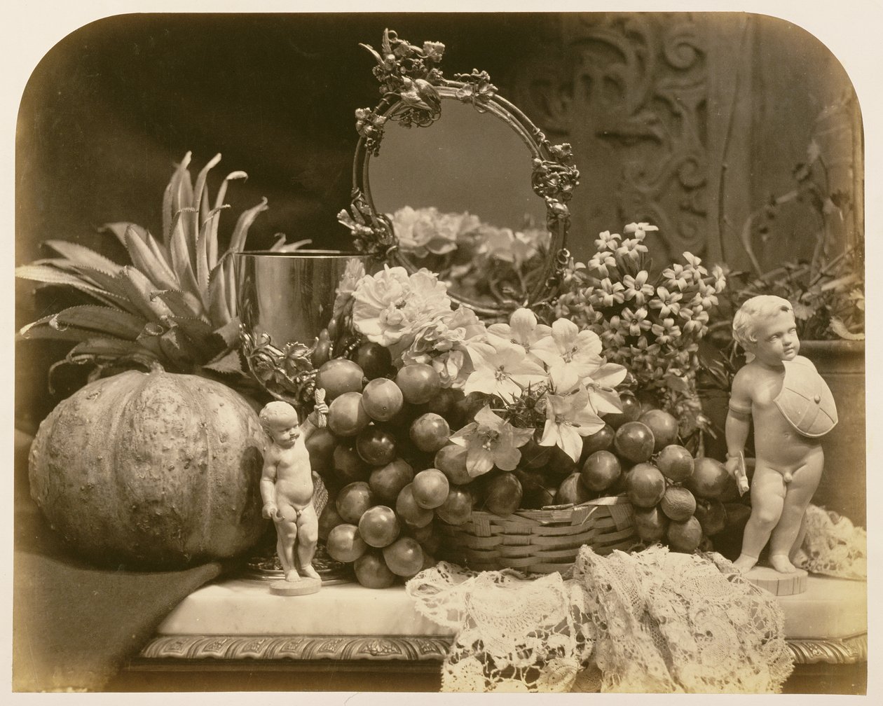 Nature morte de fruits avec miroir et figurines - Roger Fenton