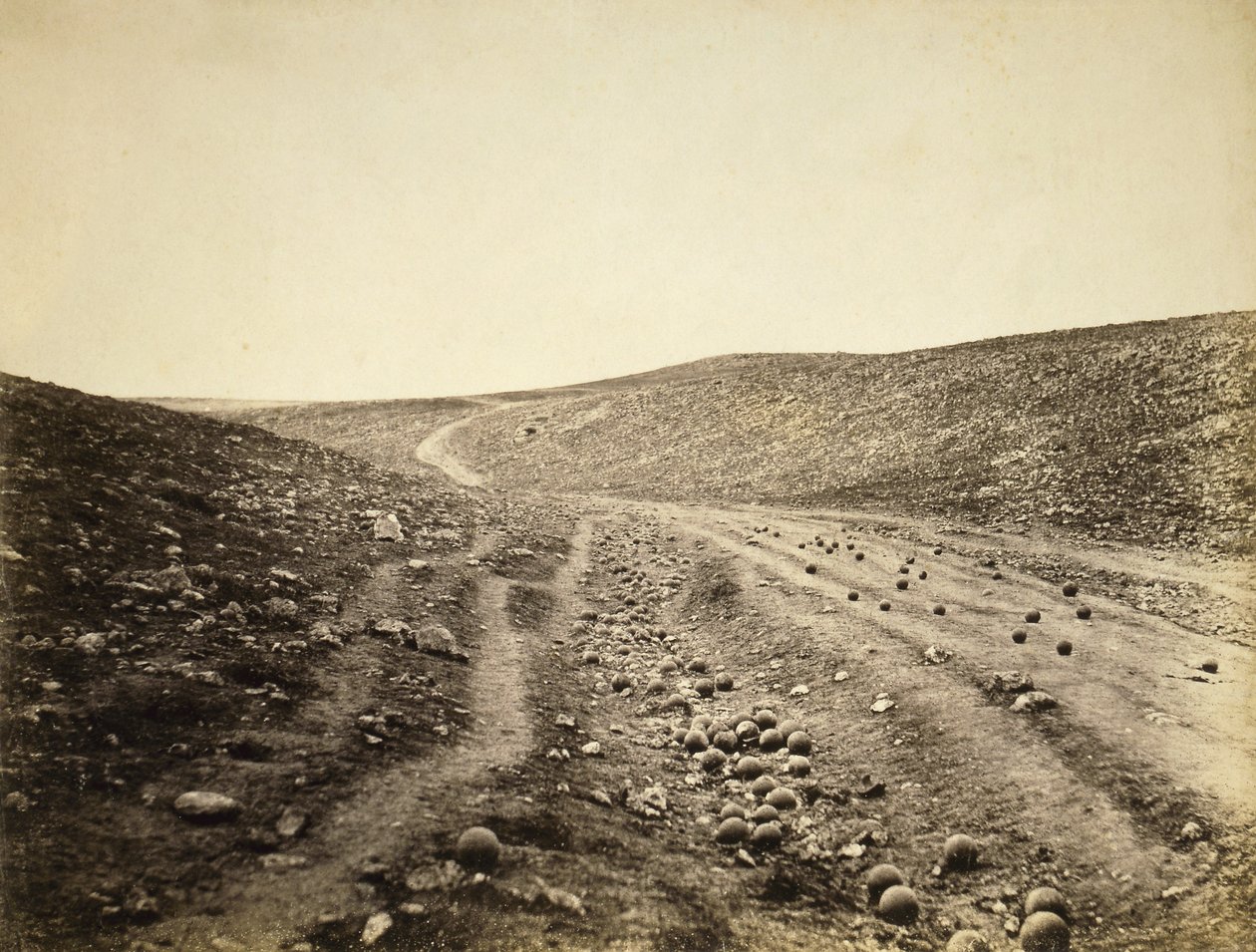 La Vallée de la Mort, après la Charge de la Brigade Légère, 1855 - Roger Fenton