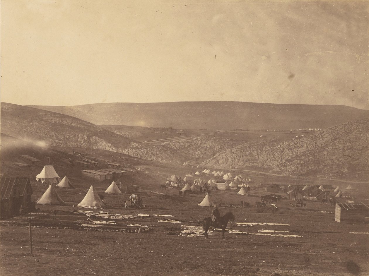 Camp de cavalerie, Balaklava, vue vers le plateau de Sébastopol - Roger Fenton