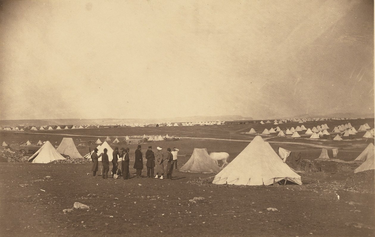 Quartier général des Bosquets en direction de la ferme Mackenzie. - Roger Fenton