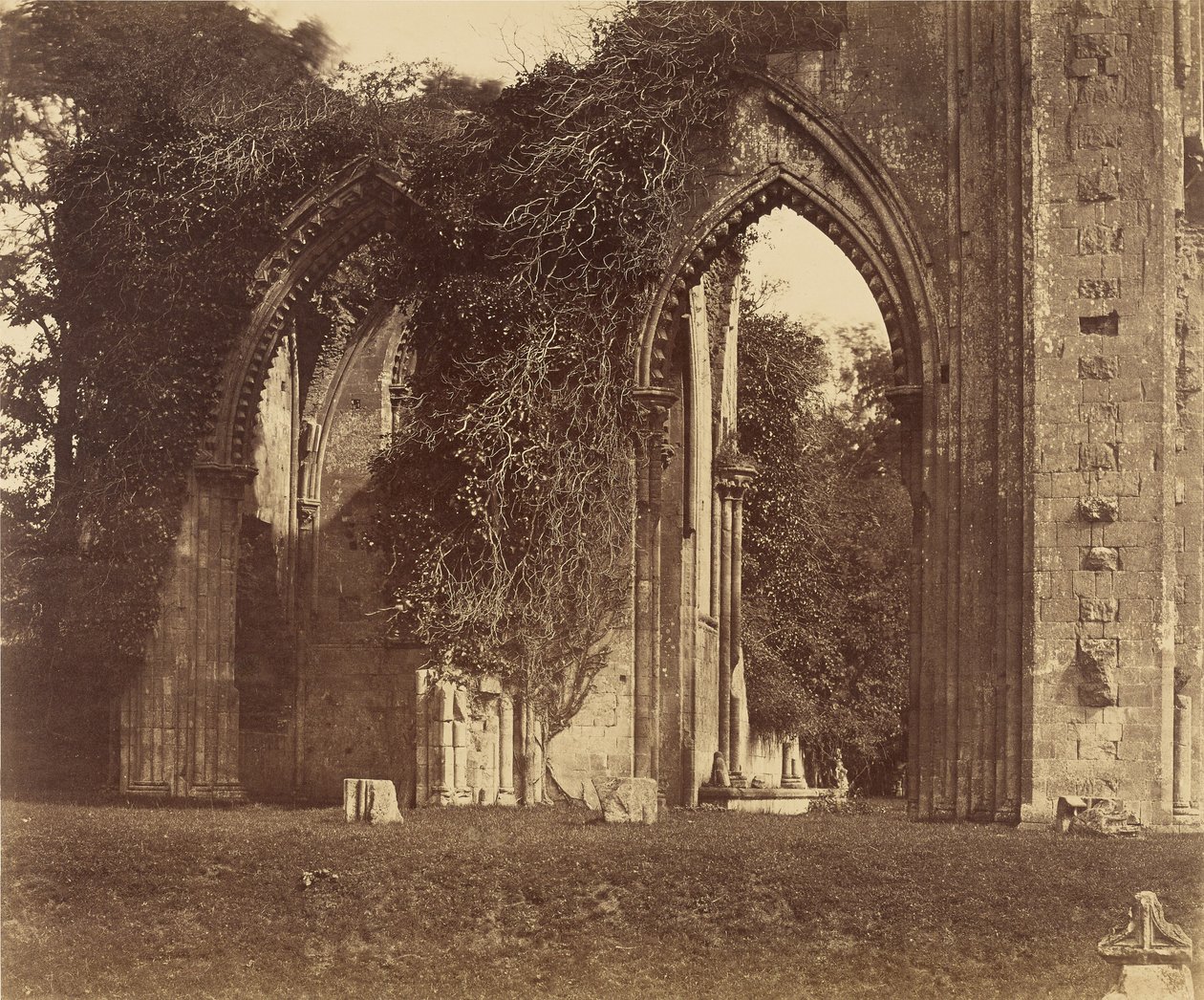 Abbaye de Glastonbury, arcades du bas-côté nord - Roger Fenton