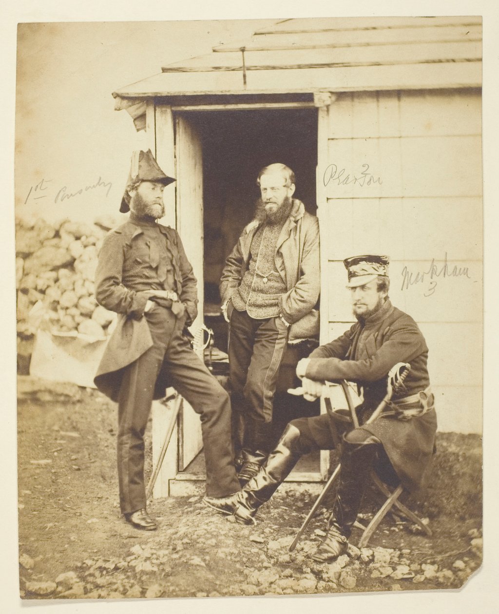 Sir Hy. Fk. Ponsonby (1825-1892), général ; Thomas Hook Pearson (1806-1892), général ; Frederick Markham (1805-1855), général ; pris sur le terrain, Crimée - Roger Fenton