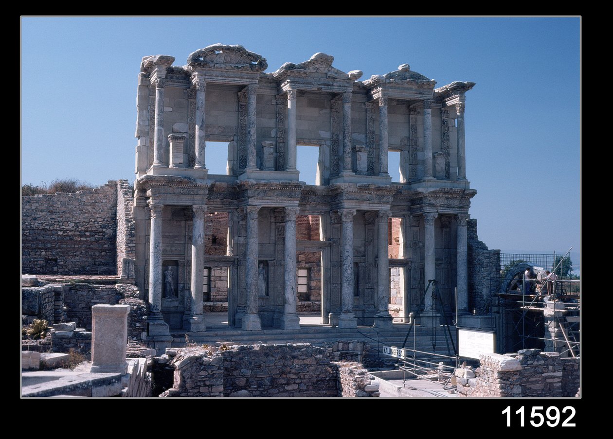 Bibliothèque de Celsus, construite en 135 après J.-C. - Roman
