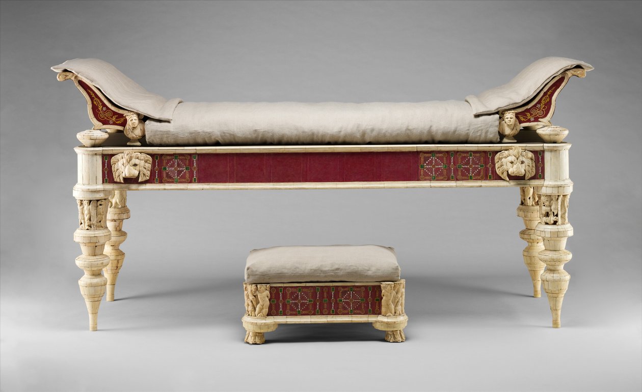 Canapé et tabouret avec sculptures en os et incrustations de verre, vers 100 apr. J.-C. - Roman